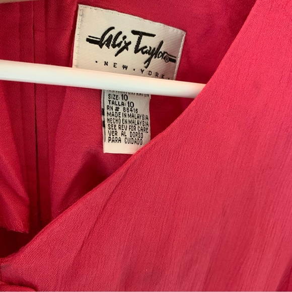 Vintage maxi dress with short sleeves, slit, and faux buttons - Picture 5 of 6